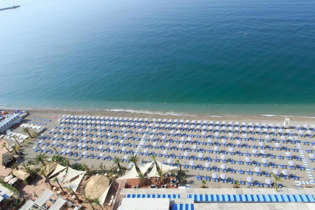 lloyds-baia-hotel