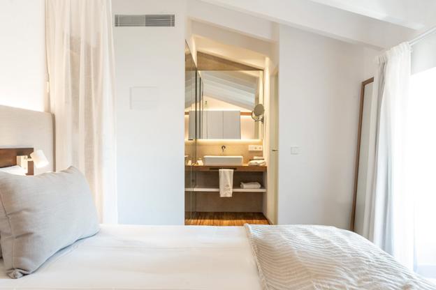 Ynaira Hotel