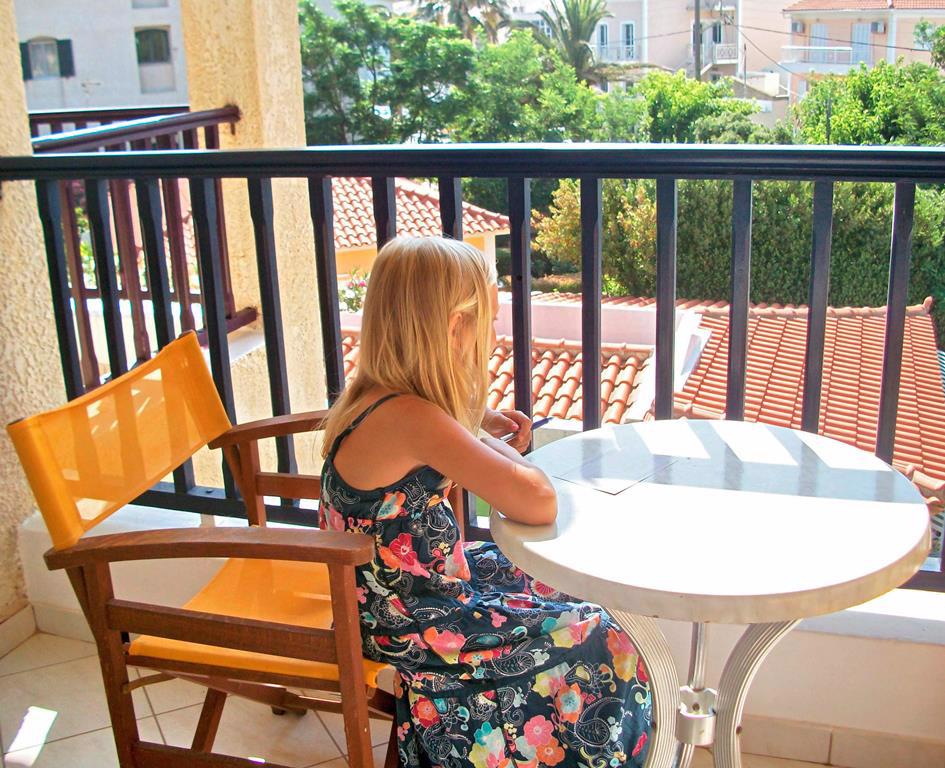 Hydrele Beach En Village