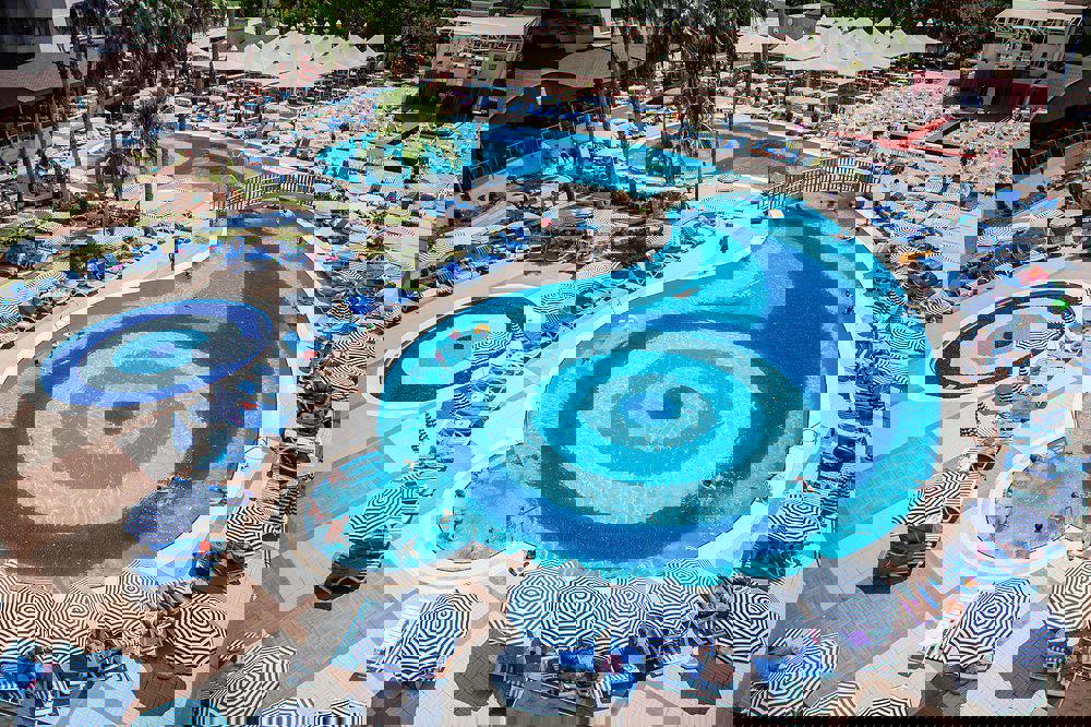 Lonicera World Hotel