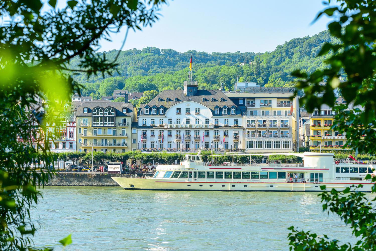 Geweldige aanbieding autovakantie Rijn 🚗️ 8 Dagen logies ontbijt Bellevue Rheinhotel