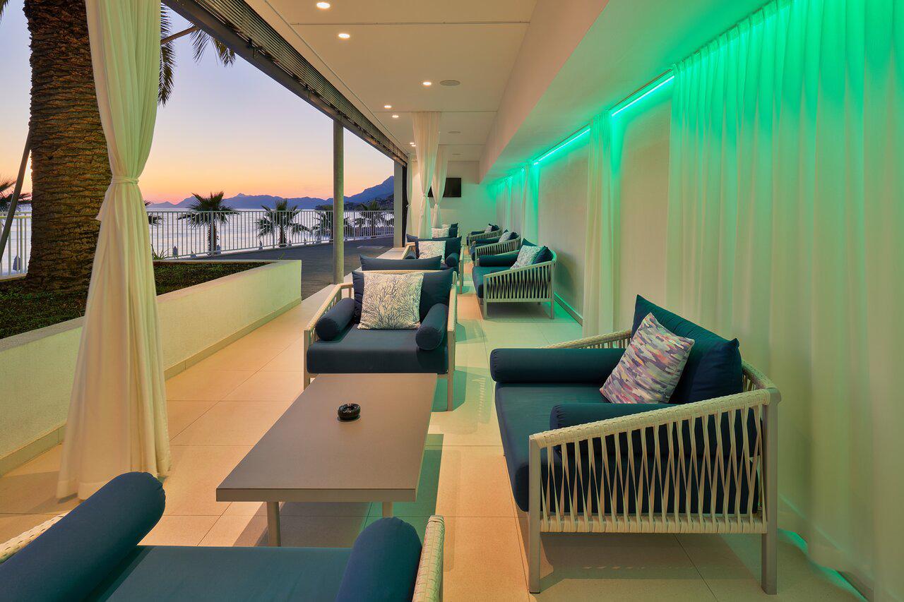 Medora Auri Family Beach