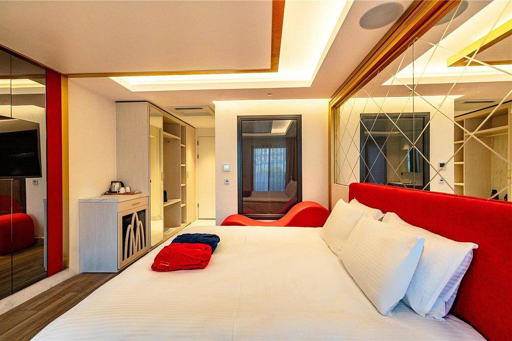 Granada Luxury Red