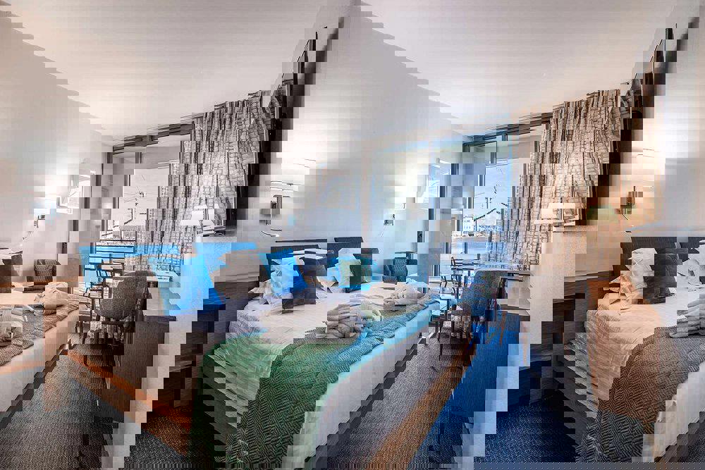 2243911-469353