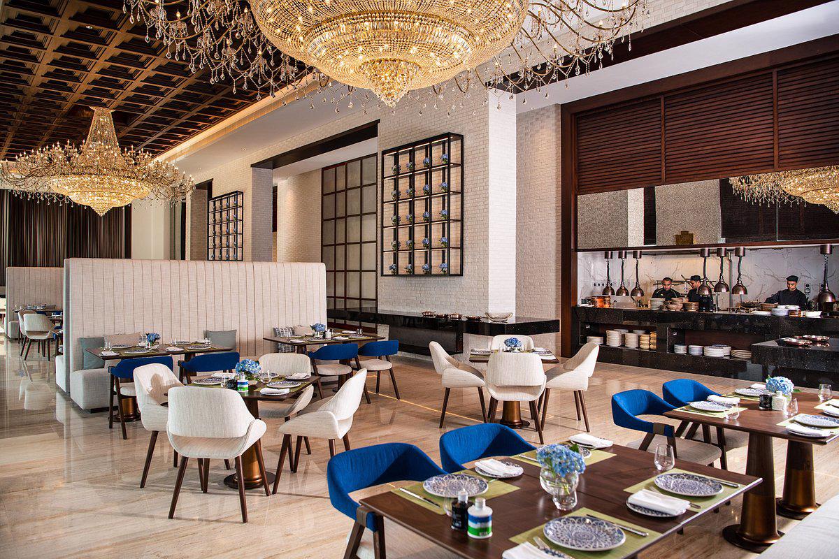 Al Jaddaf Rotana Suite Hotel
