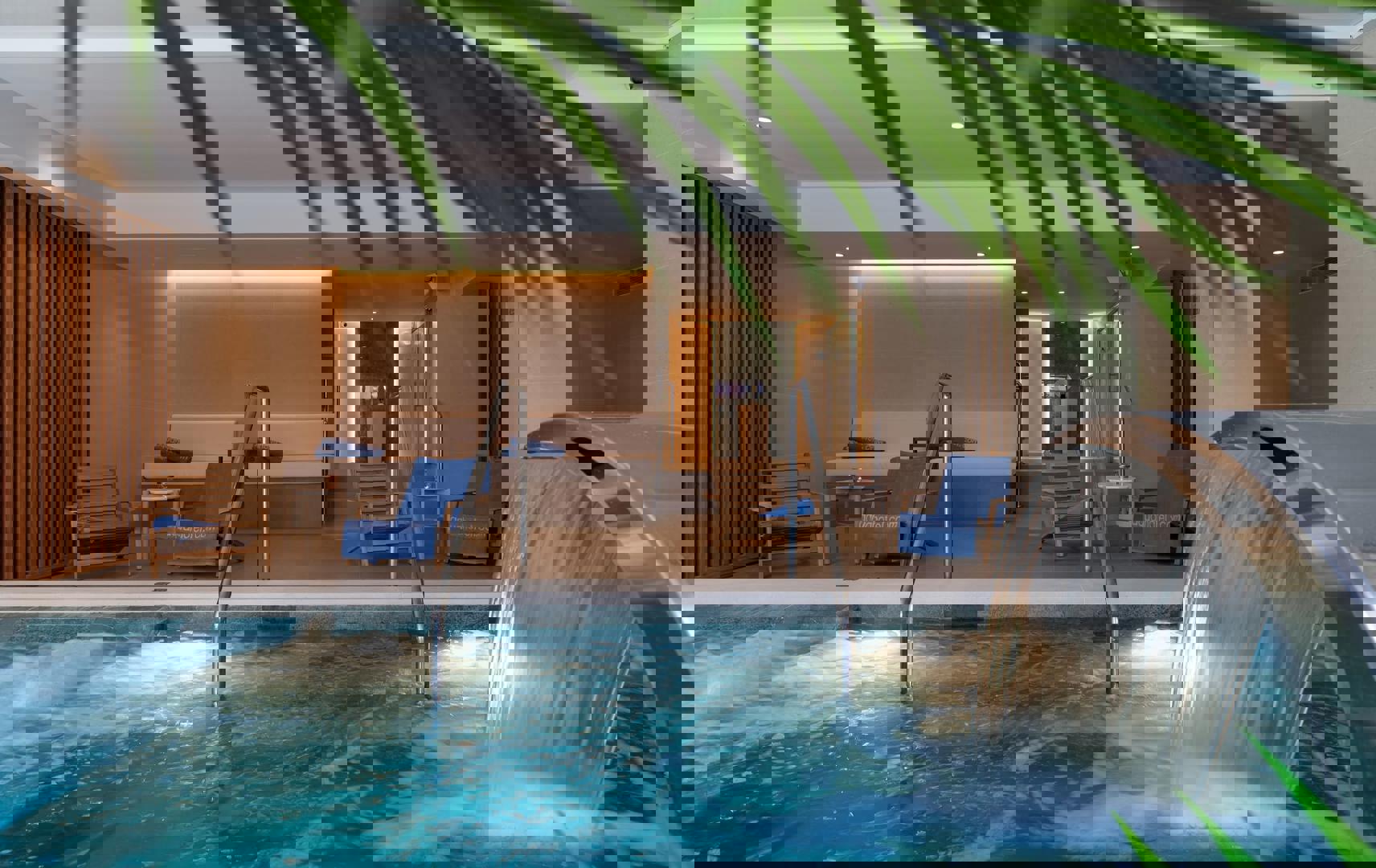 aqua-hotel-the-breeze