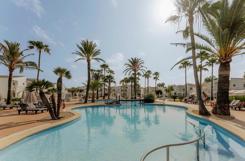 hotel-garden-holiday-village