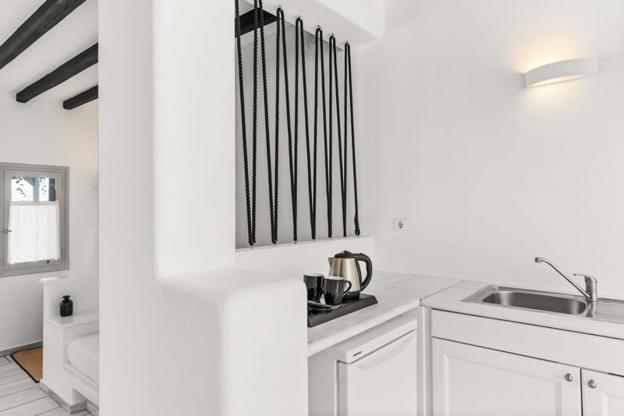 Mr en Mrs White Paros Suites en More
