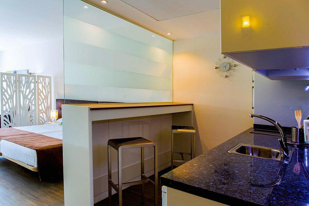 Appartement BLUESEA Dimona SuitesToe Aan Zon, Strand En Ontspanning Aan De Costa Del Sol? Verblijf Dan In Het Comfortabele Appartement BLUESEA Dimona Suites In Torremolinos. Dit Fijne Appartementencomplex Ligt Op Korte Loopafstand Van Het Strand En D