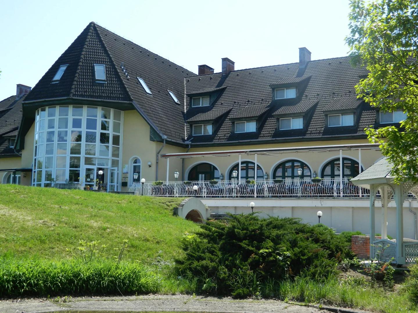 Foto Hotel Familia *** Zamardi