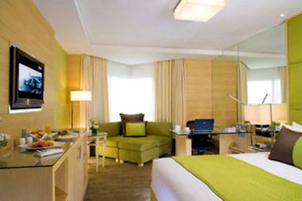 holiday-inn-bangkok-silom