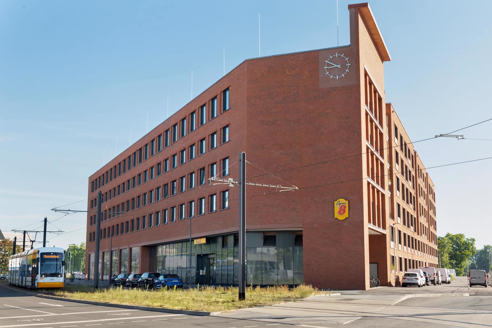 super-8-by-wyndham-mainz-zollhafen