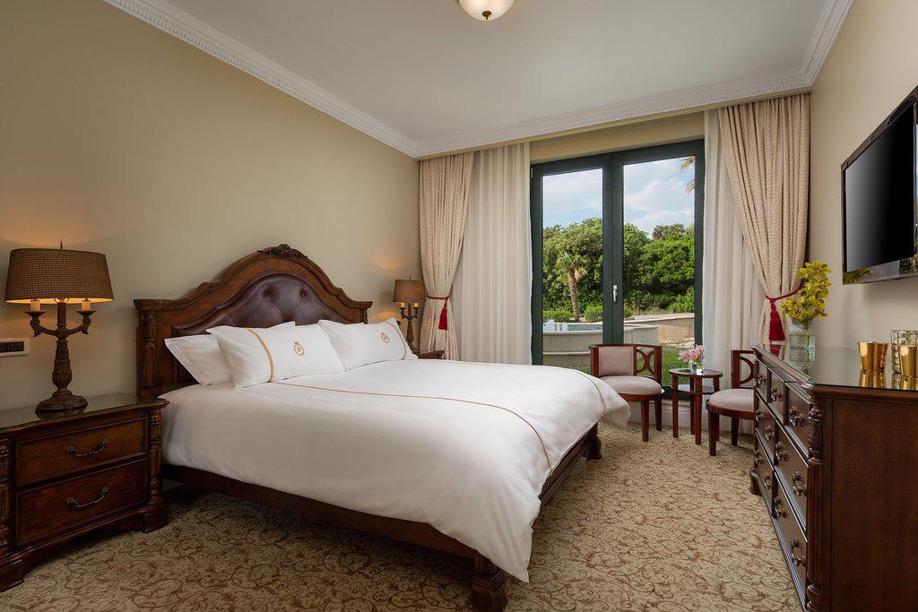 Royal Princess Hotel