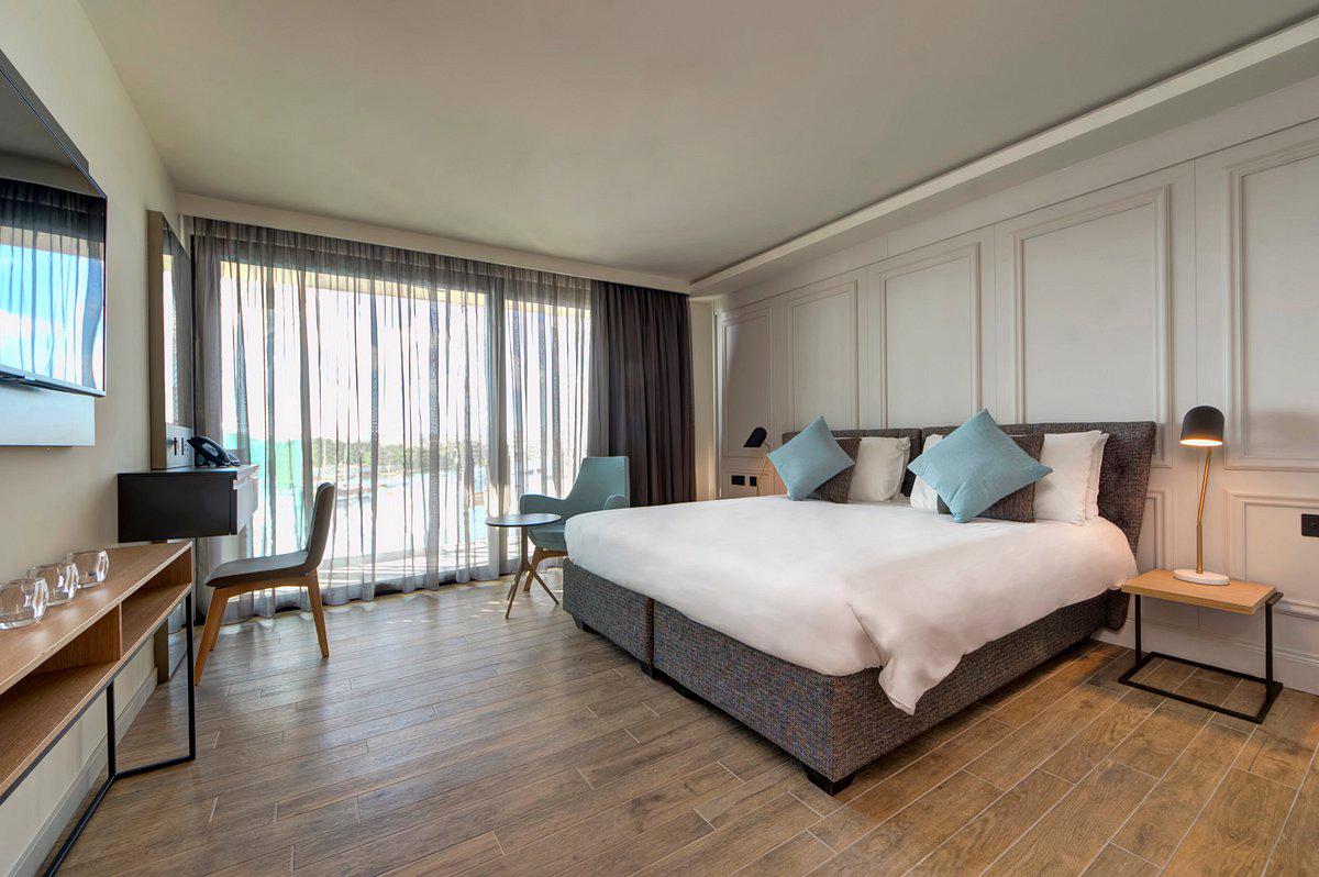 Land s End Boutique Hotel