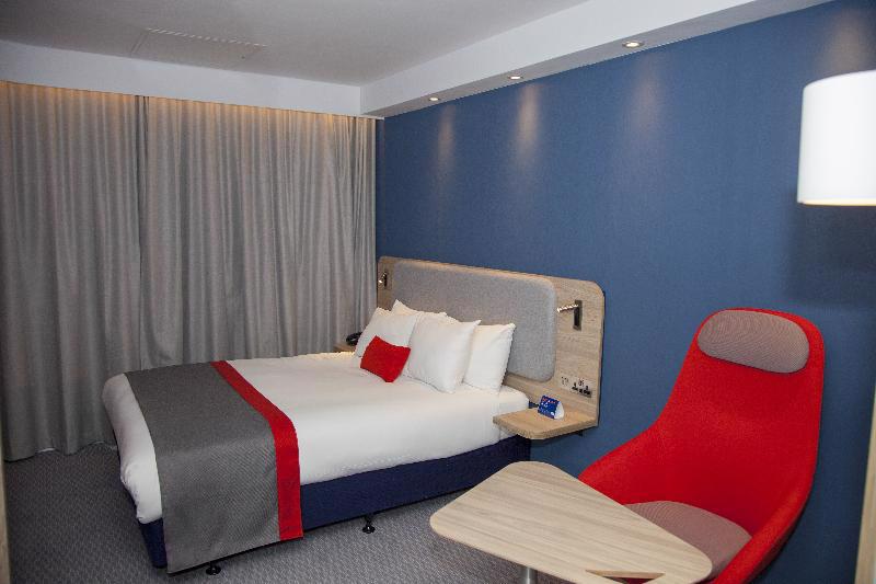 holiday-inn-express-cardiff-bay