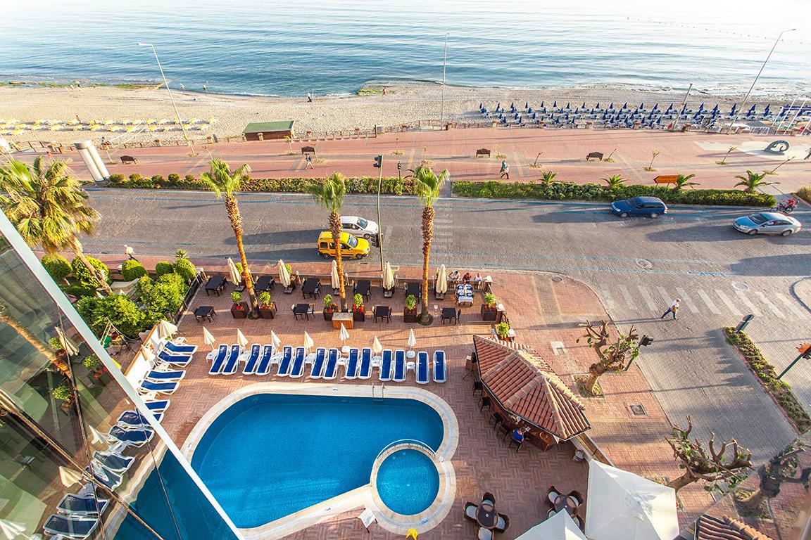 parador-beach