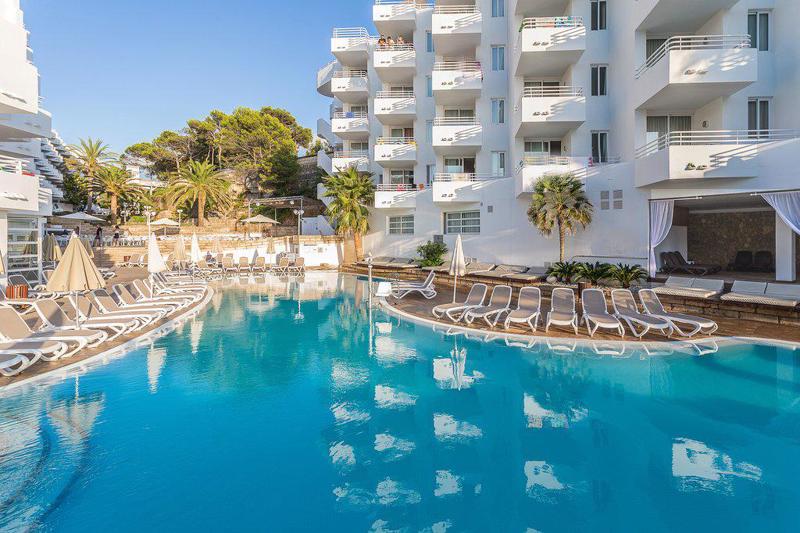 FERGUS Style Cala Blanca Suites