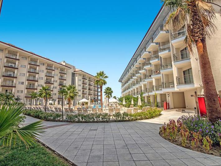 Ramada by Wyndham Hotel en Suites Kusadasi - Kusadasi - Turkije