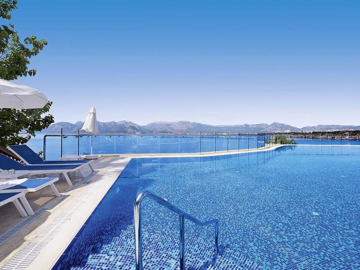 Ramada by Wyndham Plaza Antalya - Antalya - Turkije