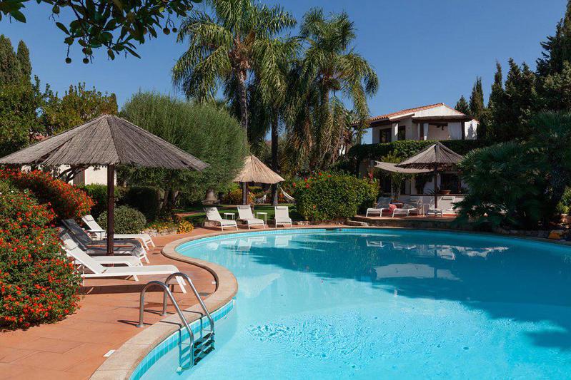 Nora Club Hotel
