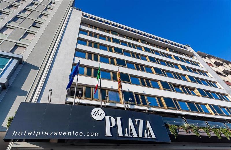 Plaza Venice