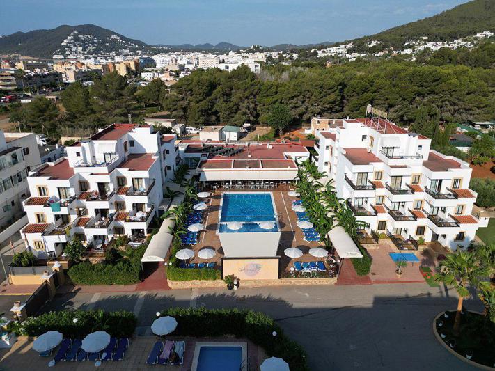 Foto Invisa Aparthotel Casa Luis **** Santa Eulalia