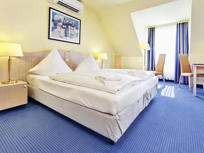 TRYP by Wyndham Luebeck Aquamarin