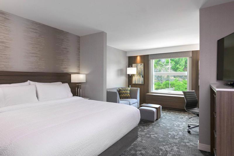 Courtyard by Marriott Edgewater NYC Area