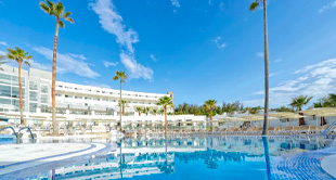 Zwembad van BLUESEA Golden Beach
