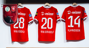 Twee FC Twente tenues