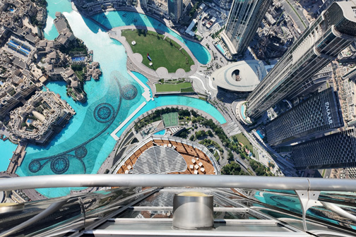 Uitzicht op Dubai vanaf de top van de Burj Khalifa