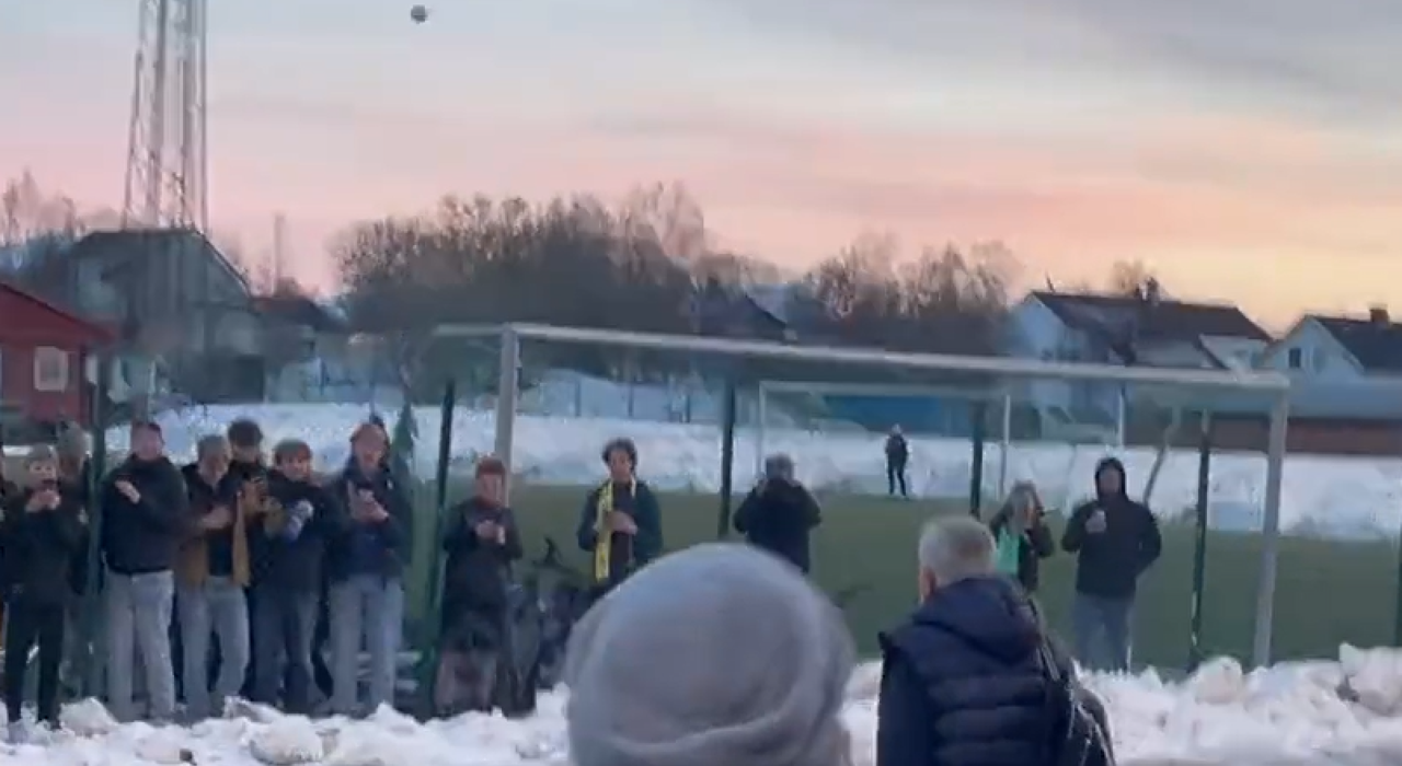 Thumbnail for article: 'Welkom in Noorwegen': Mourinho wordt bekogeld met sneeuwbal en draait om