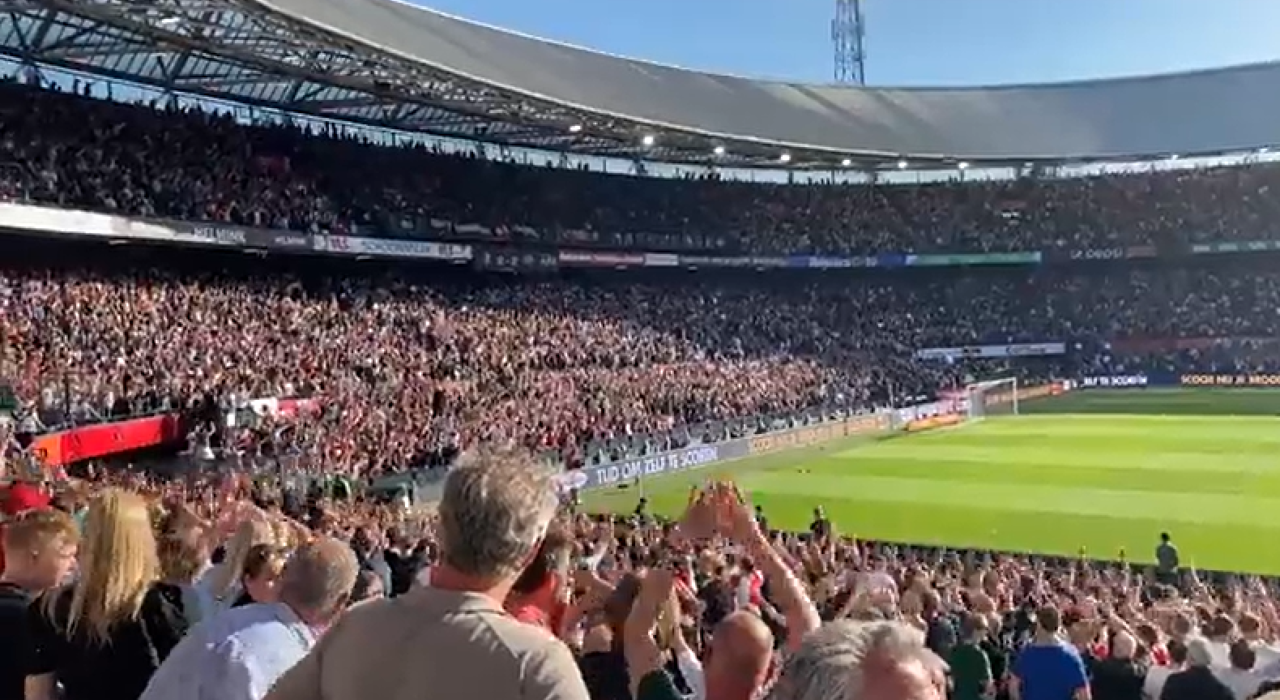 Thumbnail for article: Geen vrienden meer: Feyenoord-fans zwaaien naar uitvak na ontknoping tegen PSV