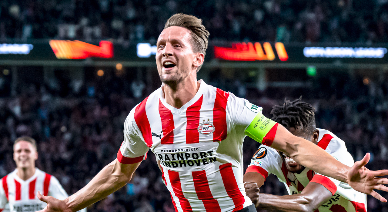 Thumbnail for article: Van Nistelrooij zag heel PSV beter worden na inbrengen van 'geweldige' De Jong