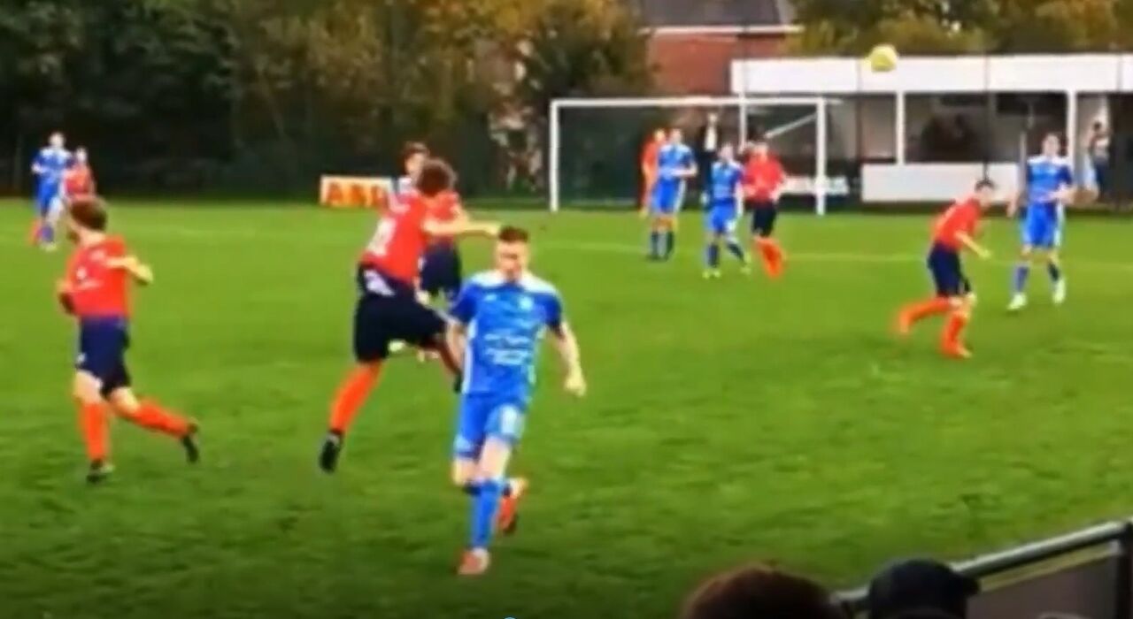 Thumbnail for article: Dit geloof je niet: Belgische amateurspeler gaat viral met bizar doelpunt