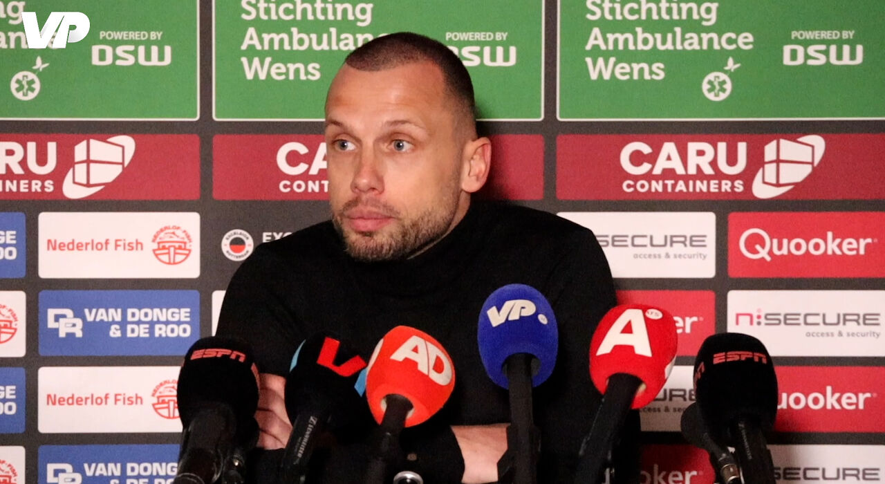 Thumbnail for article: Heitinga opent wedstrijdbespreking Ajax met 'plaatje van de ranglijst'