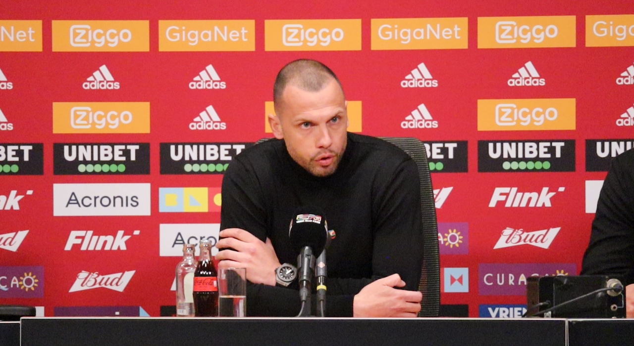 Thumbnail for article: Heitinga neemt het op voor zondebok van Ajax: 'Speelt geen verstoppertje'