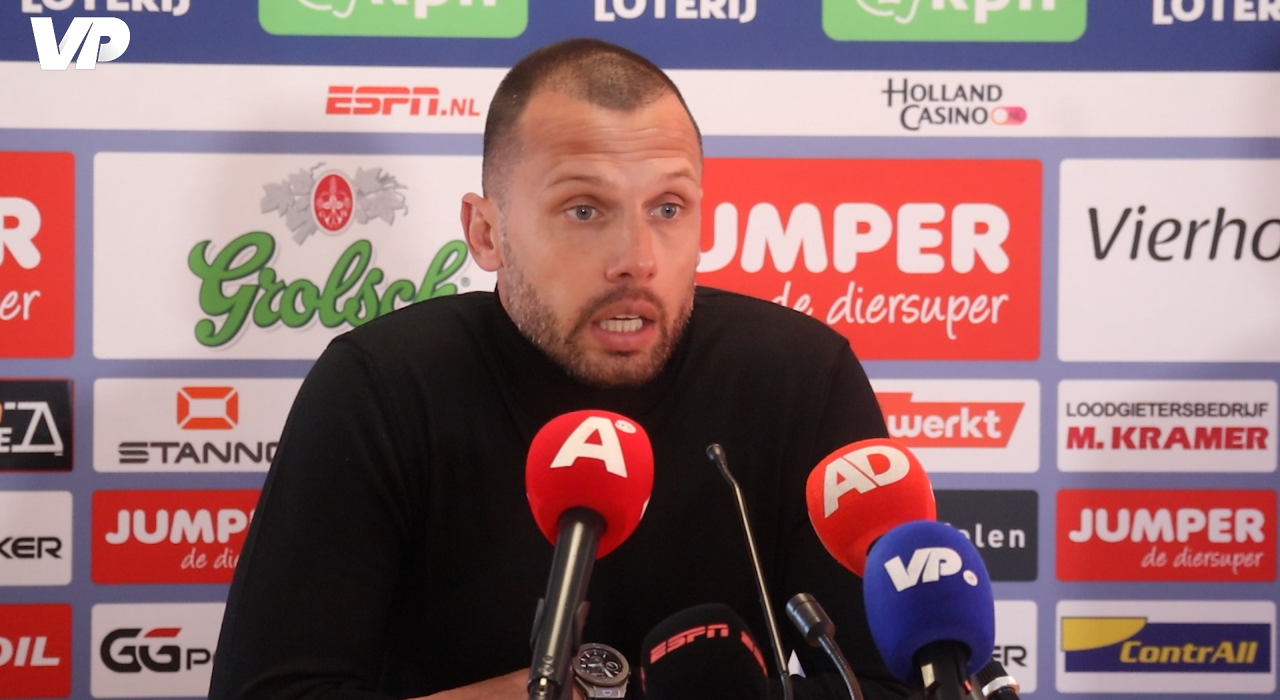 Thumbnail for article: Heitinga vol onbegrip: 'Kijk naar het internationale topvoetbal'