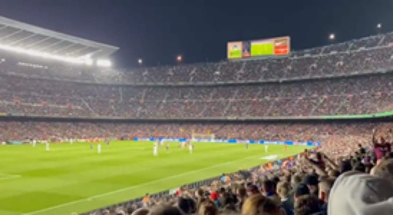 Thumbnail for article: Orkaan van geluid in Camp Nou: naam Messi gescandeerd door Barça-fans