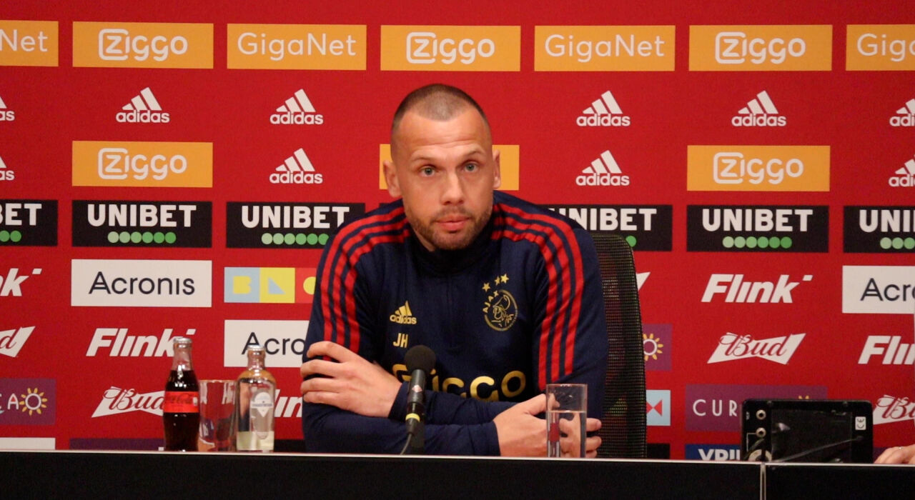 Thumbnail for article: Heitinga laat titelaspiraties varen: 'Realiteit is strijden voor de tweede plek'