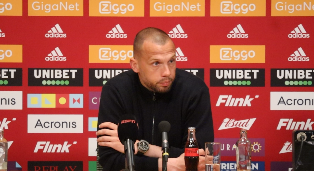 Thumbnail for article: Heitinga neemt het op voor uitgefloten Van der Sar: 'Nooit leuk'