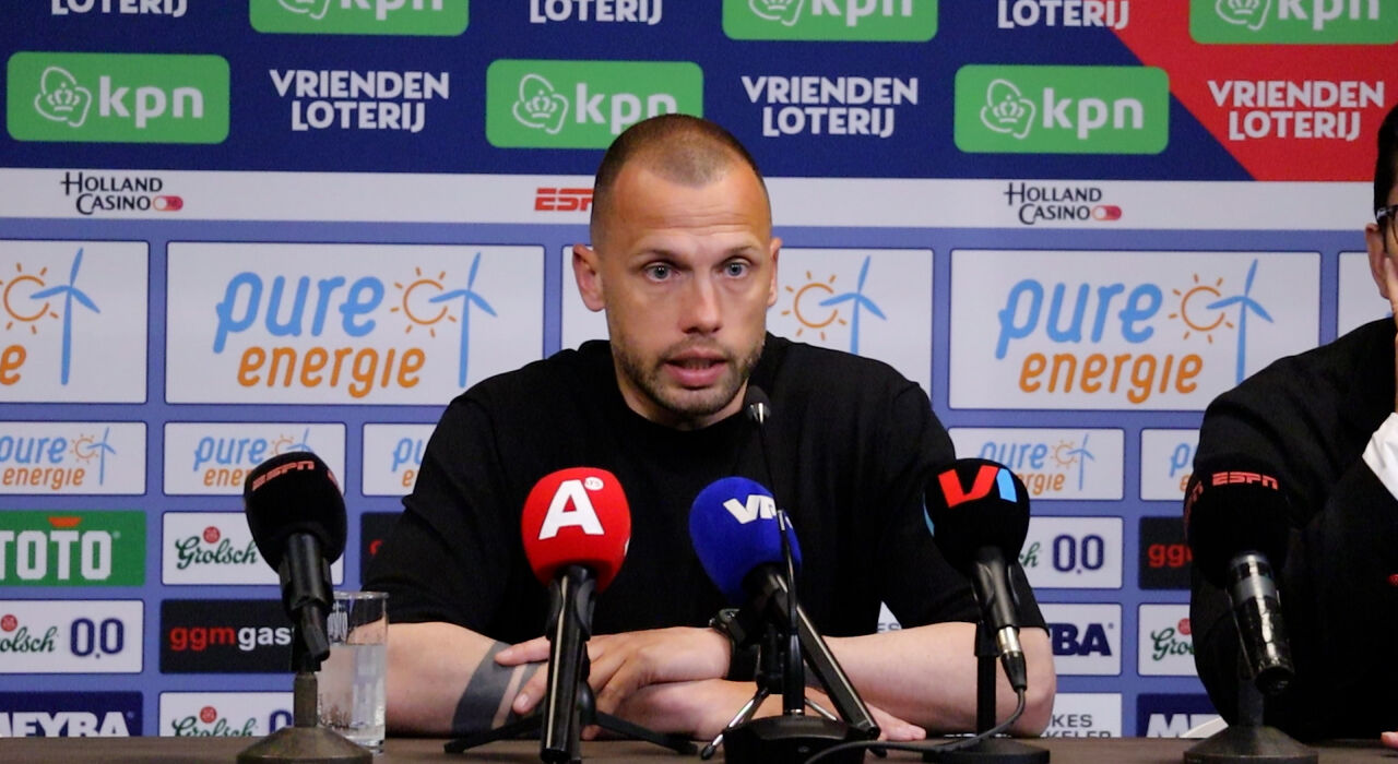 Thumbnail for article: Heitinga na 'kloteseizoen': 'Nee, voel me niet voor bus gegooid door Van der Sar'