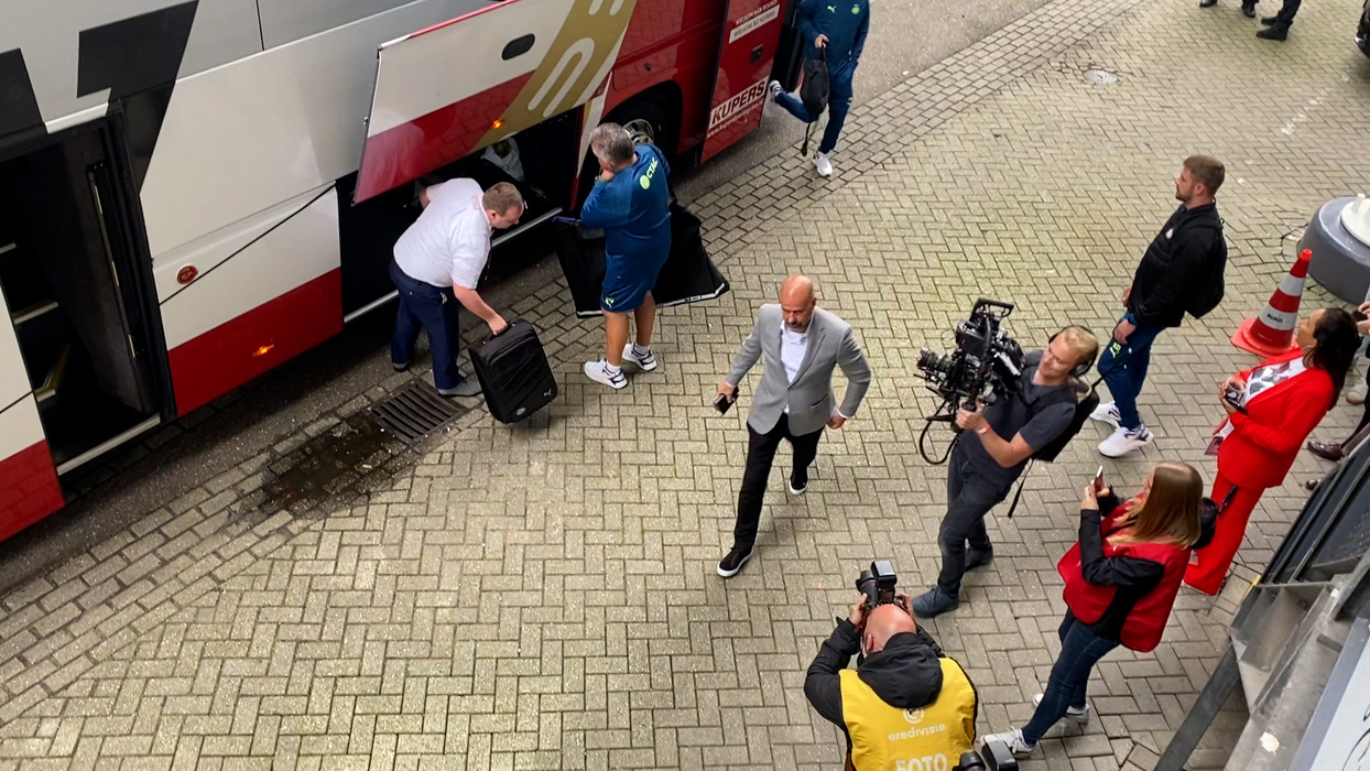 Thumbnail for article: Feyenoord en PSV gearriveerd: Bosz en Slot op jacht naar eerste prijs van seizoen