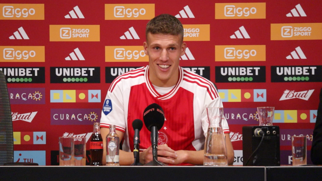 Thumbnail for article: Medic kijkt ogen uit en roemt twee Ajax-spelers: "From another level"