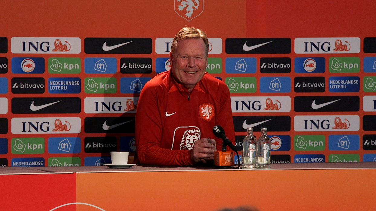 Thumbnail for article: Koeman grapt over Ajax-rol Van Gaal: 'Bij mij was het niet op afstand'