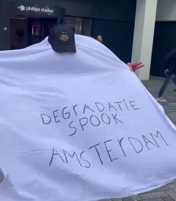 Thumbnail for article: Amsterdams 'degradatiespook' waart rond voor clash tussen PSV en Ajax