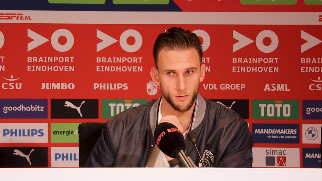 Thumbnail for article: Van den Boomen 'woedend' na verlies Ajax: 'Zo ongelooflijk boos'