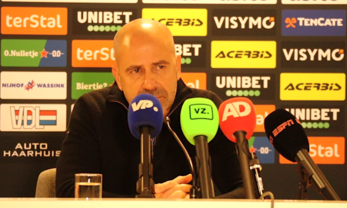 Thumbnail for article: Bosz grapt met PSV-doelpuntenmaker over doelstelling: 'Zo, doe eens gek!'