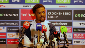 Akpom doet onthulling over favoriete positie: 'Daar scoor ik het ...