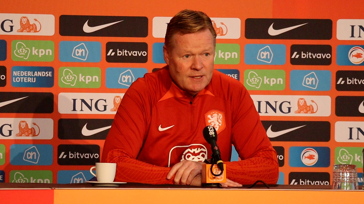 Thumbnail for article: Koeman zoekt contact met Brobbey: 'Ik had hem meer moeten verdedigen'